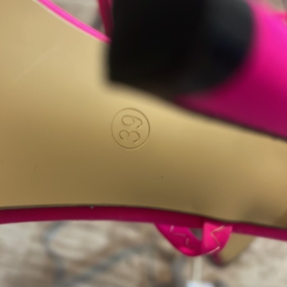 Size 8 - Picture 5 of 7